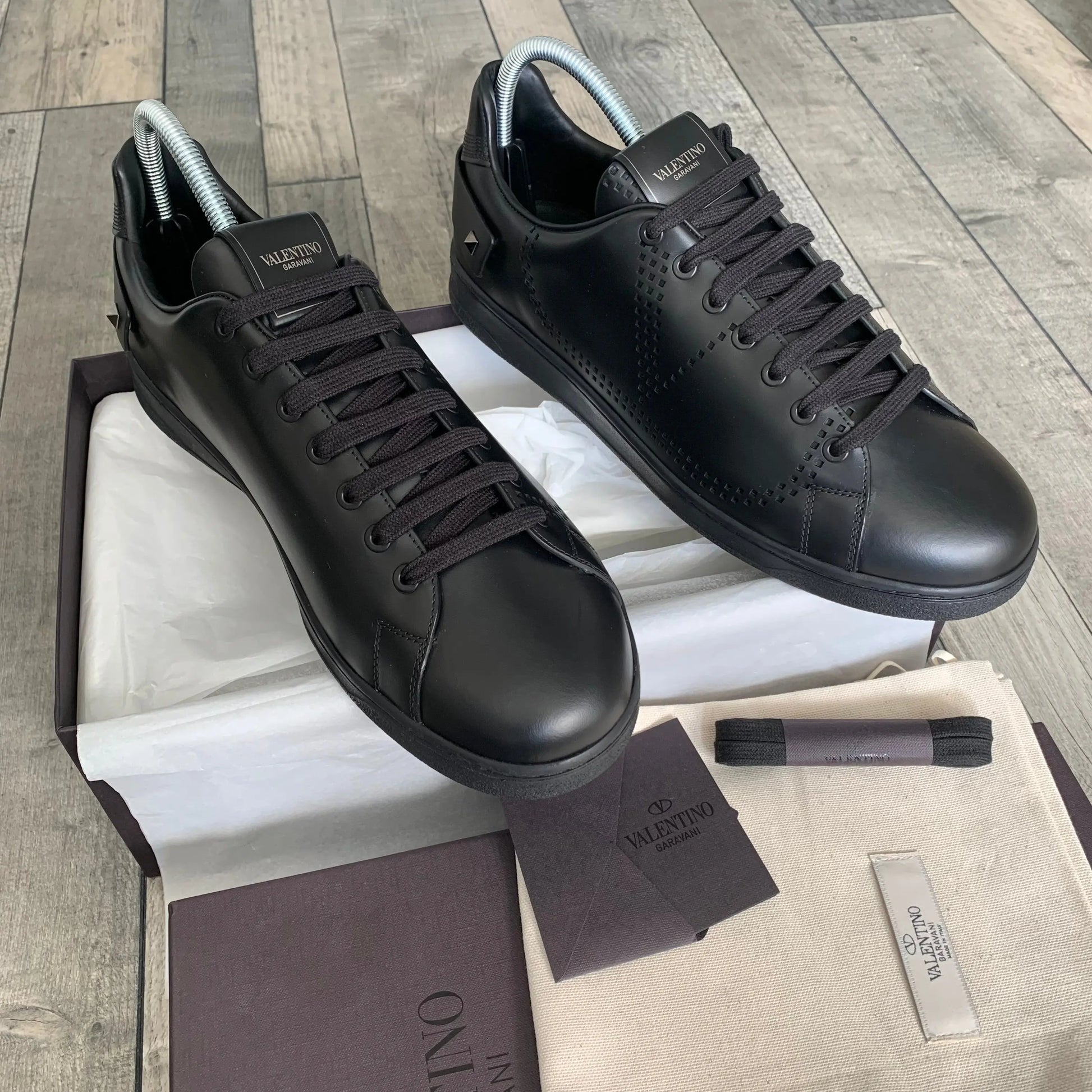 Valentino Backnet VLOGO Trainers - Black Sneakers OneworldClothing